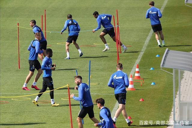 媒体人：以李沂泽的年龄3年后想打职业也难了 估计也没球队敢用